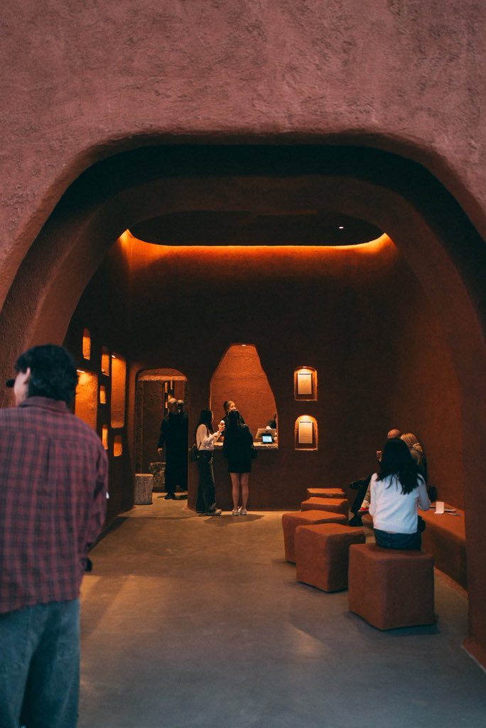 StreetFashion01's tweet image. This LA Ice Cream Store’s Interior Design😮💨