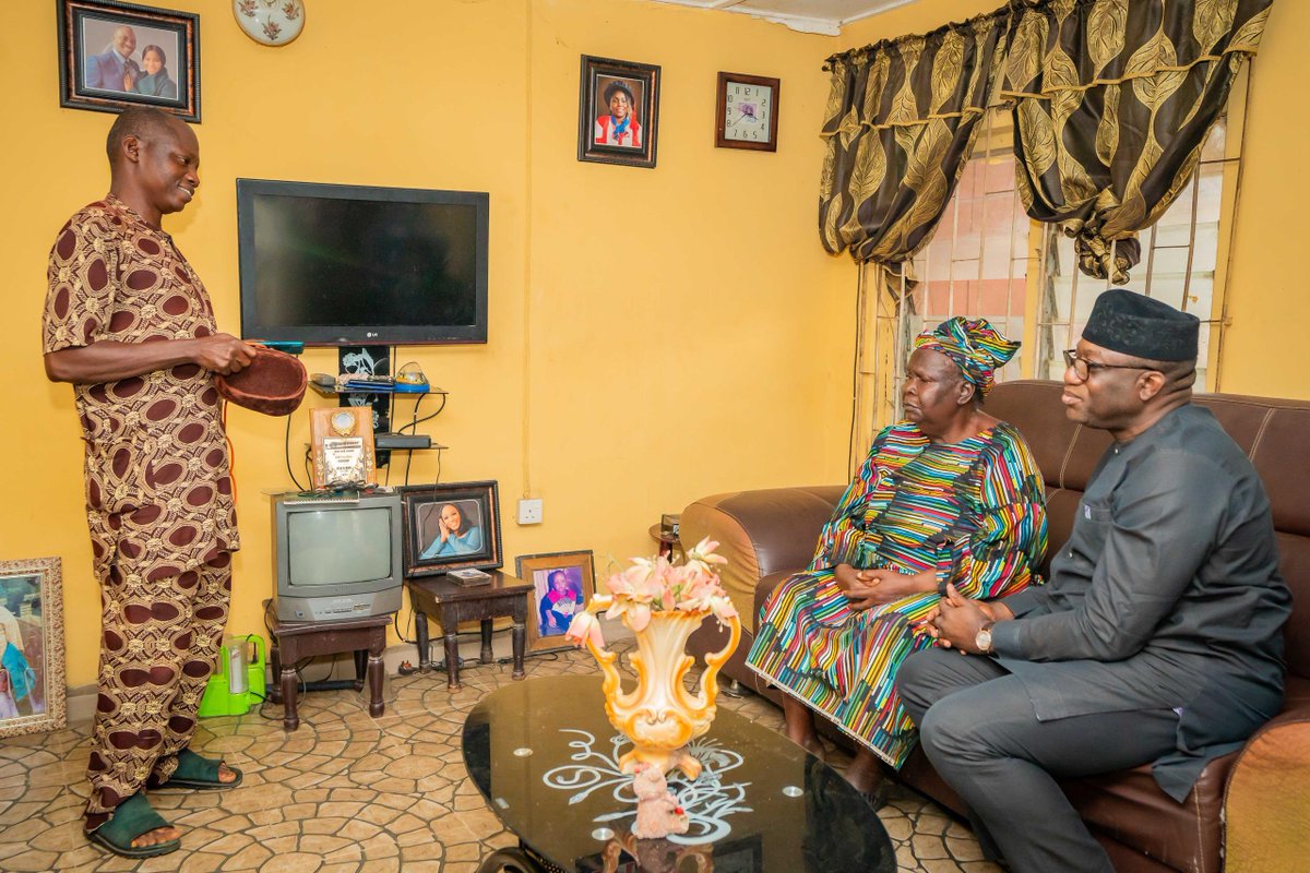 kfayemi's tweet image. I visited the family of our revered leader and elder statesman, Professor Caleb Olumuyiwa Igbalajobi, to offer my condolences on the passing of a committed leader, a trusted advisor, and a remarkable son of Ekiti.
Baba was a patriotic Nigerian and a respected scholar in the…