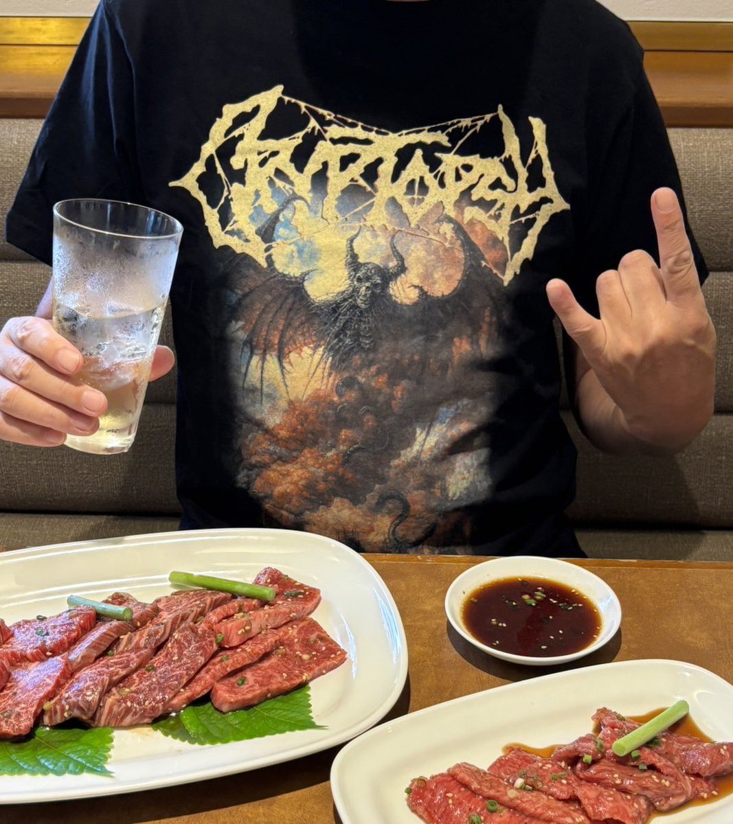 【続報】
私・妻・娘・娘の彼氏と4人で焼肉屋で飲んでます

2人の結婚は了承した。娘をよろしく頼む。
だか、ヘヴィメタルをヘビメタと言うのだけは絶対にダメだ。それだけは守ってくれ。

と諭しております😅