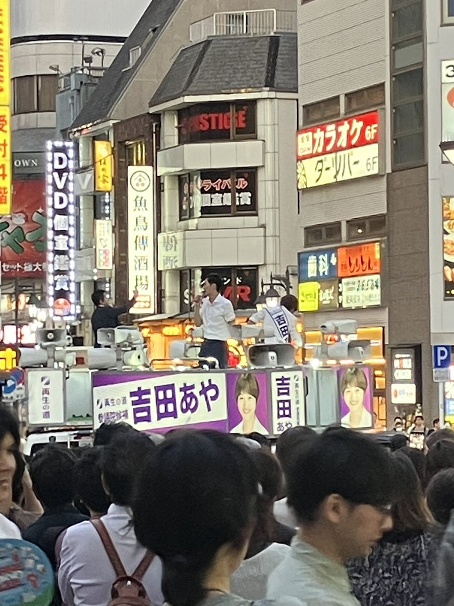 d8wyGmHQOz65495's tweet photo. 赤羽駅　
盛り上がってま〜す

いいぞ〜再生の道
＃比例は再生の道 https://t.co/Od5Xy14c64