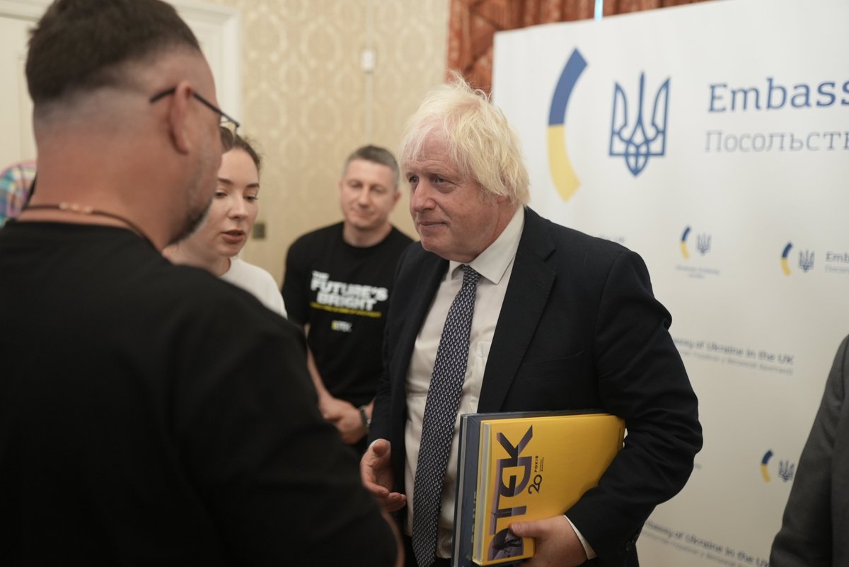 dtek_en's tweet image. &quot;We are defending Ukraine in a different way now – by keeping the lights on&quot;.

DTEK veterans met with former UK Prime Minister @BorisJohnson in London, sharing their experiences from military frontlines to energy frontlines. Our veterans told him Ukraine needs more air defence…