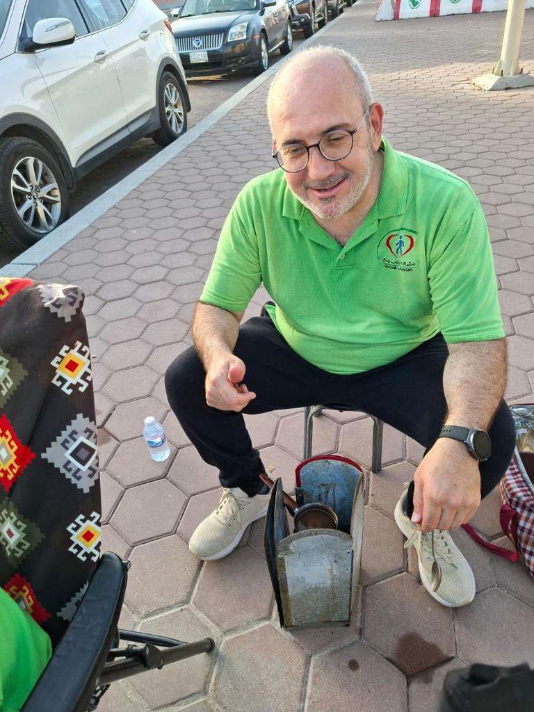 طبعا لا ننسى صاحب الضحكه الحلوه حبيبنا أبوأحمد وقهوة خطيبكو بعد كل تمرين يوم السبت