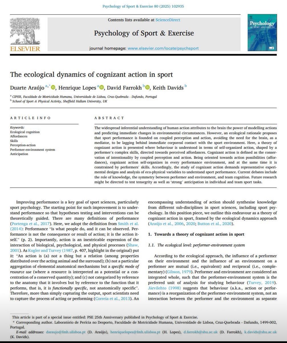 Recente inzichten uit het onderzoek van Araújo et al. (2025) tonen wederom aan dat voetbalprestaties voortkomen uit de continue interactie tussen speler &amp; context. Flexibiliteit &amp; het direct inspelen op veranderende situaties zijn hierbij cruciaal.⚽️🌱

 👉🏼sciencedirect.com/science/articl…