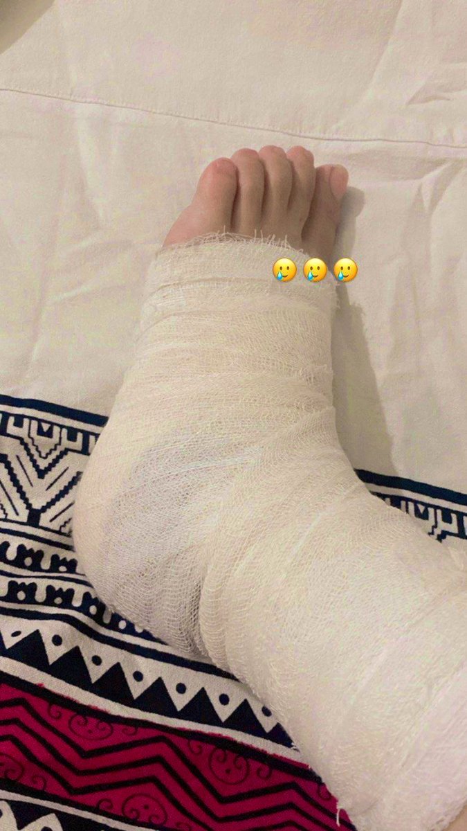 आज में सीढ़ियों से गिर गई 

बहुत दर्द हो रहा है, अगले तीन दिन बैड रैस्ट पर 😭😭