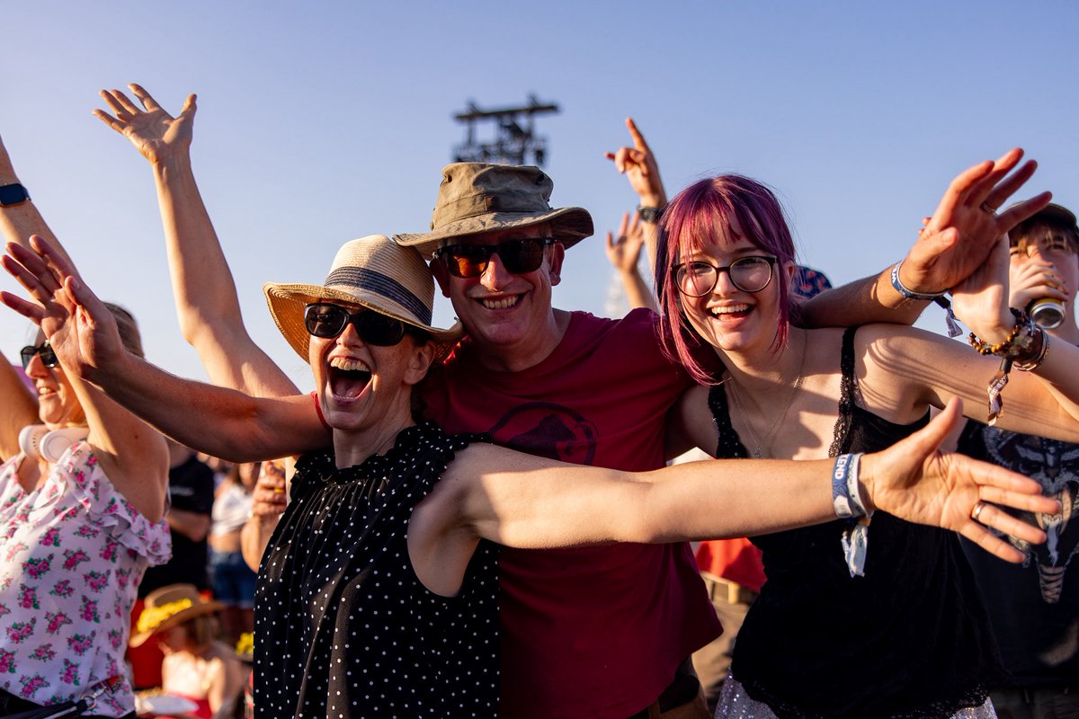 IsleOfWightFest's tweet image. Raise your hand if you’re already planning next summer ✋☀️
18-21 June 2026. Save the date!
#SkyxIOW #IOW2026