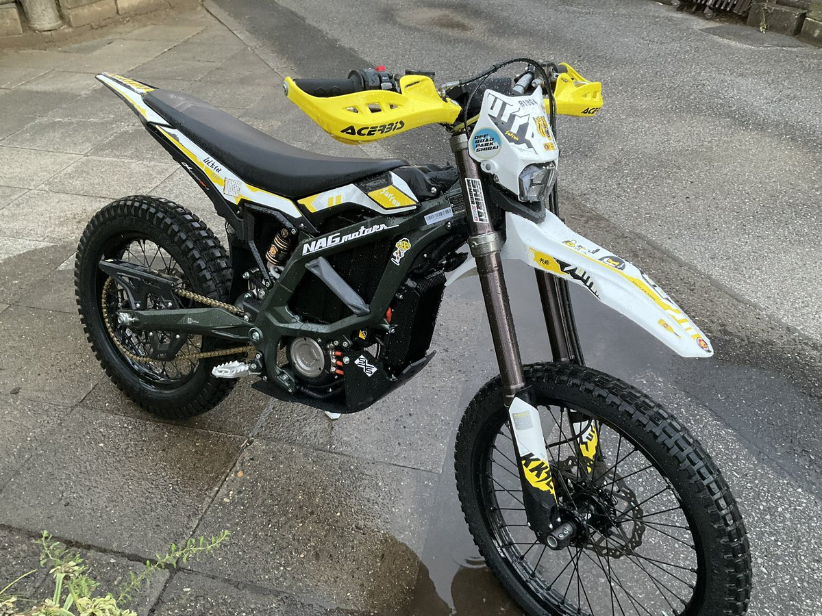 KTM819O4's tweet image. #Surron #UltraBee #阪神タイガース仕様 #最後の洗車