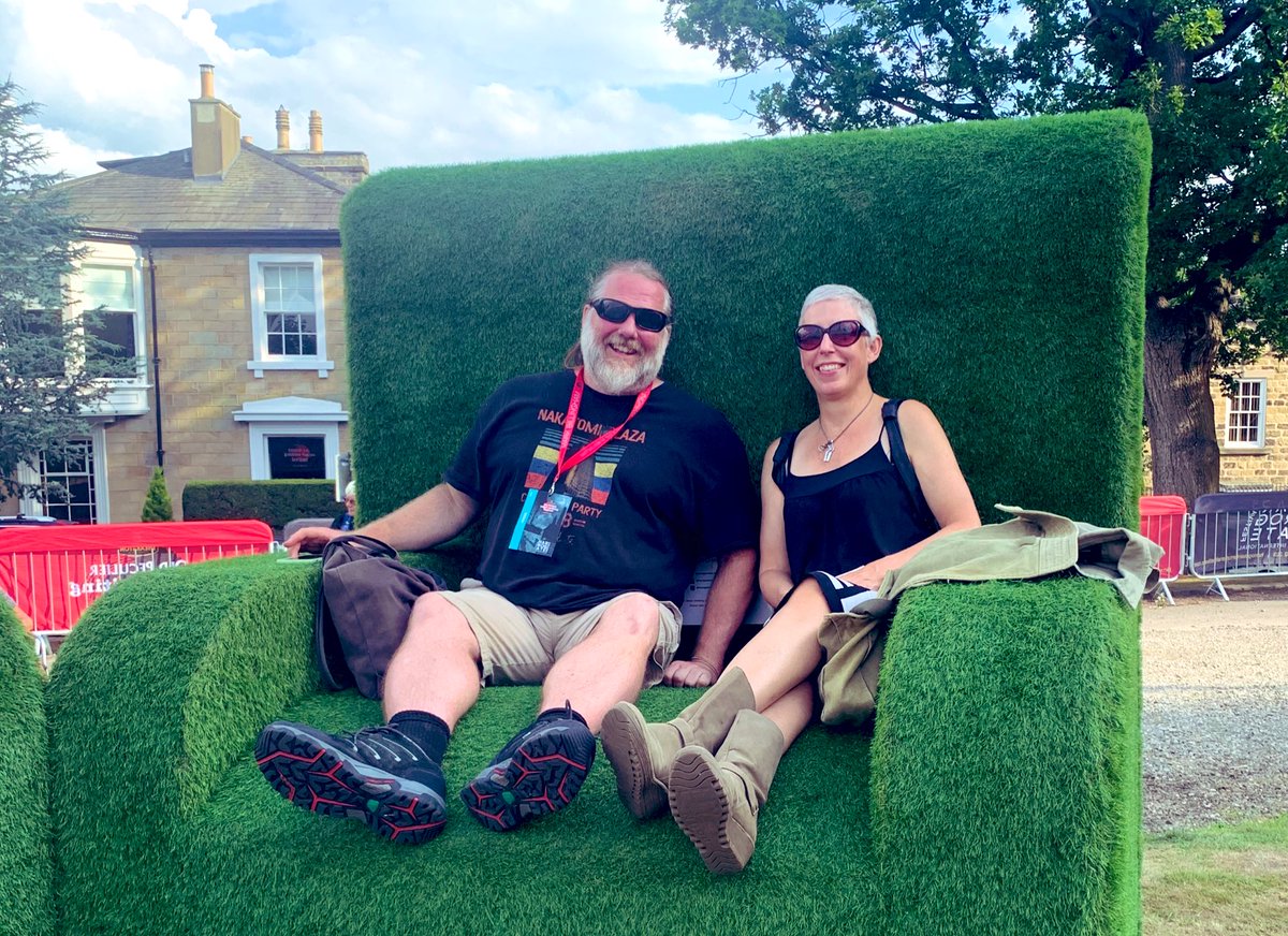 emstylesauthor's tweet image. The big green chair interviews with @craigsisterson in the sunshine (after a running jump to get up there) @HarrogateFest #TheakstonsCrime