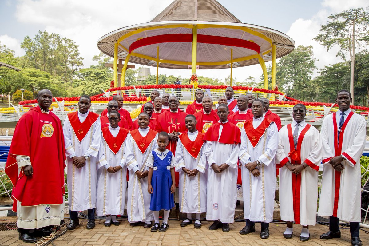 UMNamugongo's tweet image. Honoring our school's journey with a spirit - filled Mass, may God continue to guide and bless us all. #Namugongo@58