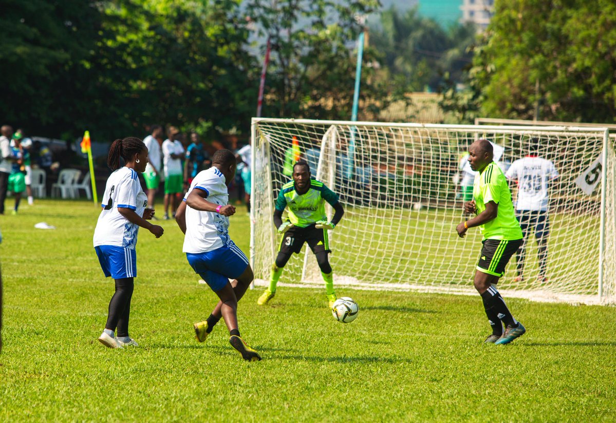 RotaryKiwatule's tweet image. Rotaract Club scores:
Rac Konge Lukuli 1-2 Rac Wakiso Central
Rac Kololo 5-0 Rac Kampala Mahaba
Rac King Ceaser 4-0 Kampala Maisha
Rac Cape Munyonyo 0-0 Rac Muyenga Tankhill
Rac Nangabo 1-0 Kampala Kibuli
#Rotary5Aside #RCKiwatule #RotaryEyamba