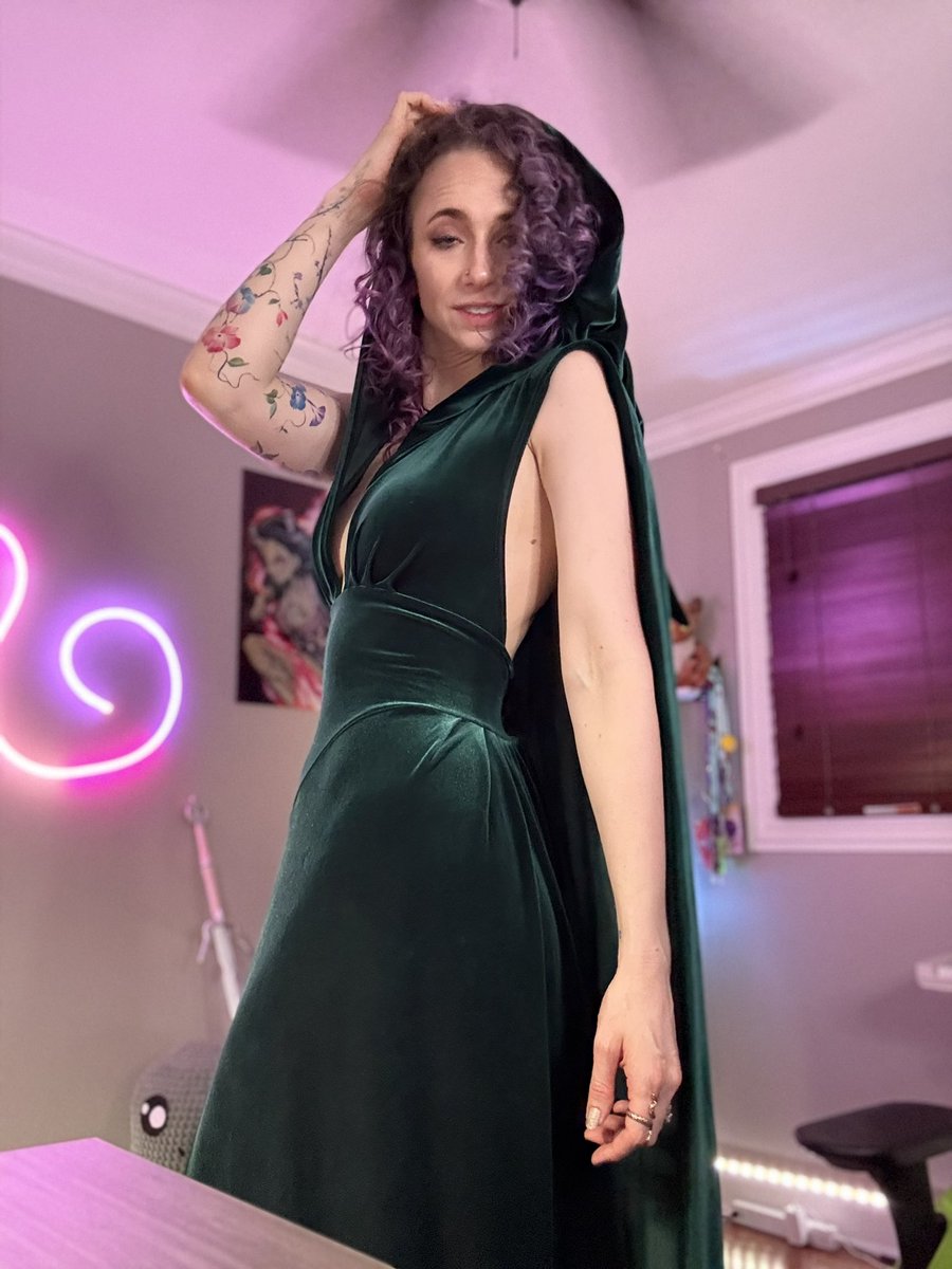 curlybdancer's tweet image. I known I’m on earlier than normal but we are playing nightreign with @PennyMeowy and @savplaysgames ! Then some more BG3 Honour mode!!
┆
┆
╰┈➤ˎˊ˗ twitch.tv/curly
╰┈➤ˎˊ˗ youtube.com/@curlybdancer