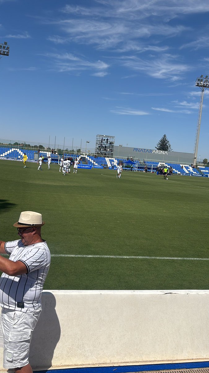 Snoop Doggs barmy army 🦢