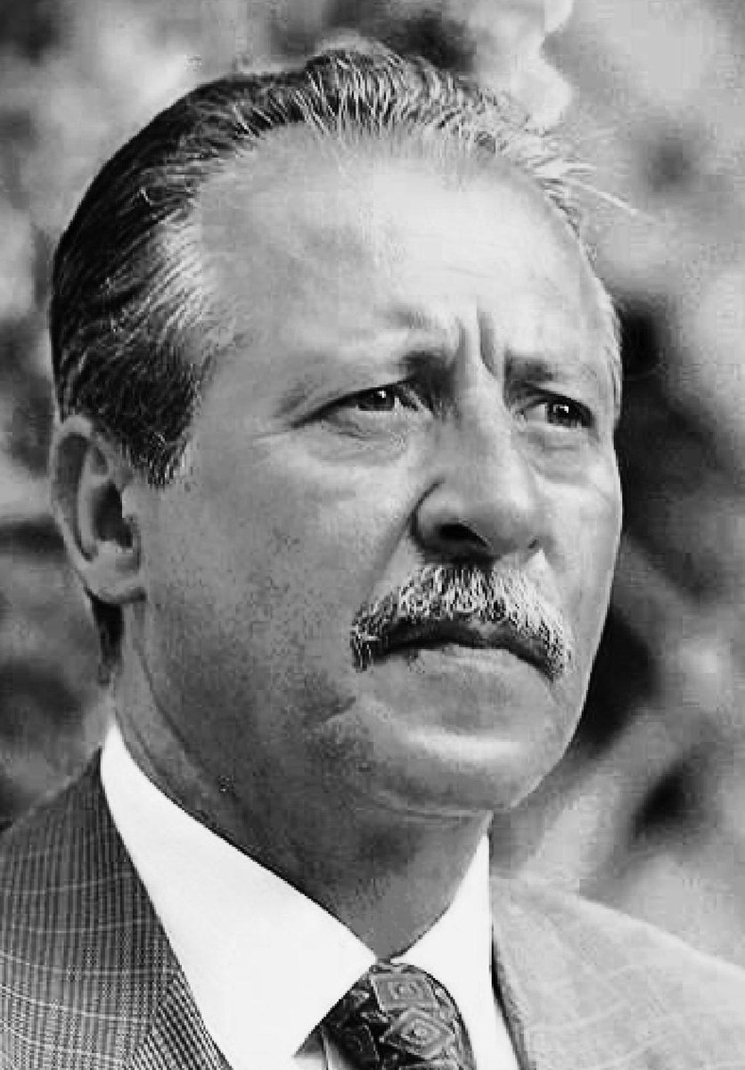 AlessGiuli's tweet image. Con profondo rispetto ricordiamo le vittime di Via d’Amelio: Paolo Borsellino e gli agenti della scorta. Quell’infame attacco alla nostra storia è un monito costante. 
La cultura è l’antitesi della mafia: attraverso musei, archivi e teatri difendiamo la legalità.