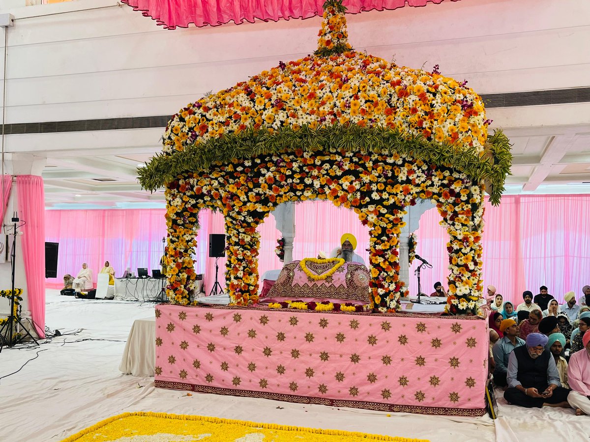 jagdipskahlon's tweet image. ਬਾਲਾ ਪ੍ਰੀਤਮ ਧੰਨ ਧੰਨ ਸਾਹਿਬ ਸ੍ਰੀ ਗੁਰੂ ਹਰਿਕ੍ਰਿਸ਼ਨ ਸਾਹਿਬ ਜੀ ਦੇ ਪ੍ਰਕਾਸ਼ ਗੁਰਪੁਰਬ ਨੂੰ ਸਮਰਪਿਤ ਦਿੱਲੀ ਸਿੱਖ ਗੁਰਦੁਆਰਾ ਪ੍ਰਬੰਧਕ ਕਮੇਟੀ ਵੱਲੋਂ ਸੰਗਤਾਂ ਦੇ ਸਹਿਯੋਗ ਨਾਲ ਹਰ ਸਾਲ ਦੀ ਤਰ੍ਹਾਂ ਗੁਰਮਤਿ ਸਮਾਗਮ ਭਾਈ ਲੱਖੀ ਸ਼ਾਹ ਵਣਜਾਰਾ ਹਾਲ ਗੁਰਦੁਆਰਾ ਰਕਾਬ ਗੰਜ ਸਾਹਿਬ ਵਿਖੇ ਬਹੁਤ ਹੀ ਉਤਸ਼ਾਹ ਅਤੇ ਸਤਿਕਾਰ ਸਹਿਤ ਮਨਾਇਆ ਗਿਆ।
ਸ੍ਰੀ…