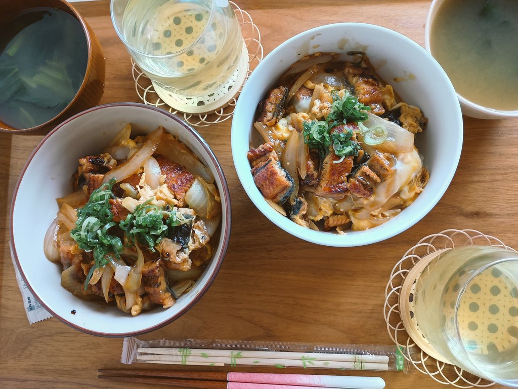 YYou719's tweet image. 今日はふたりご飯の日𓌉◯𓇋 ⡱
お昼は手作りの
うな玉丼とおみそ汁🍚
夜ごはんはロイホでゆっくり
ディナー🌃
どちらも大満足&
ごちそうさまでした✨
#ふたりごはん
#お昼ごはん
#おうちごはん
#夜ごはん
#ロイアルホスト