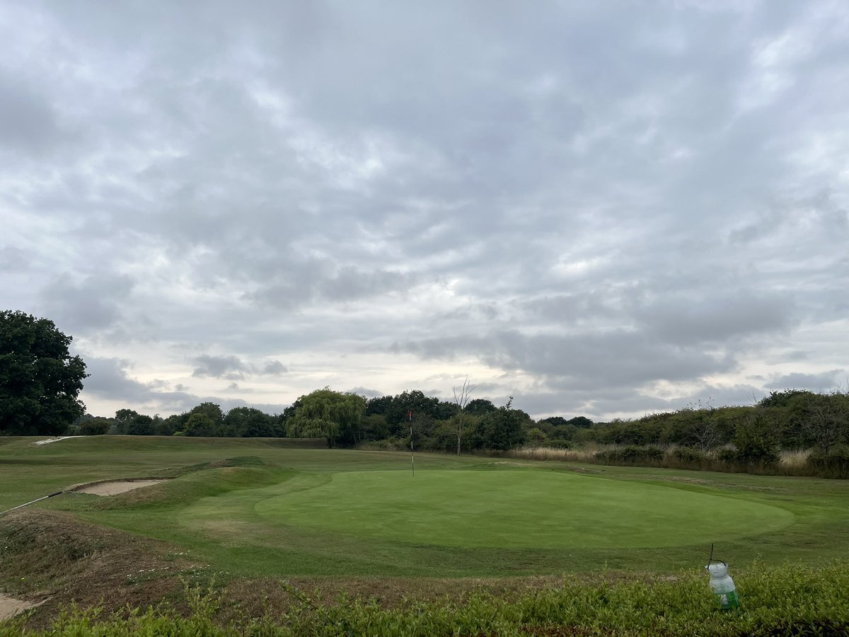 #SuperSaturday! Rain has gone and a crackin’ day for #golf in #Tendring and #Essex 

01255 503616 or website for info.