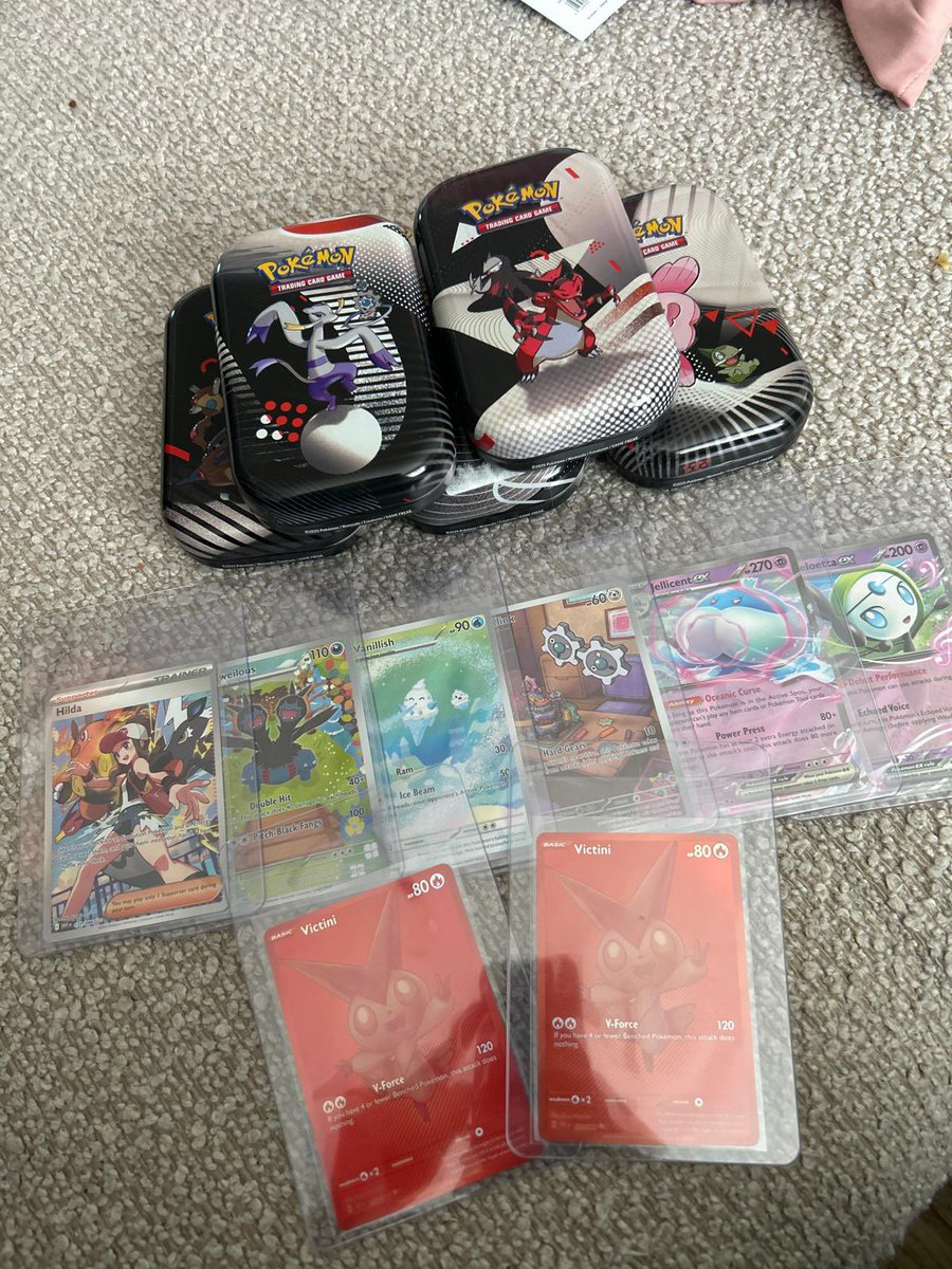 beccamarshall29's tweet photo. @StevenxTCG We still can’t believe our luck 😮‍💨 Hilda, and a victini from both black and white from 5 mini tins 🥵! Wild!!! Wish we videod opening them 😭 https://t.co/z6gdzaUxMa