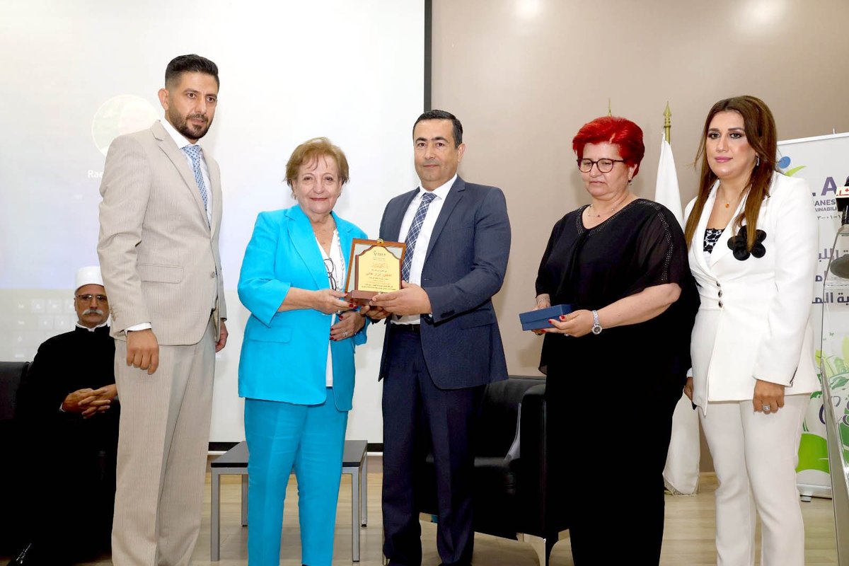 MoaLebanon's tweet image. في مؤتمر نظمته جامعة البلمند: دعوة إلى ترسيخ ثقافة المسؤولية المجتمعية لبناء مدن مستدامة وبيئة خضراء
#الزراعة_نبض_الأرض_والحياة
#وزارة_الزراعة
#وزير_الزراعة
صفحة وزارة الزراعة على فيسبوك:
facebook.com/MOALebanonOffi…
موقع وزارة الزراعة:
agriculture.gov.lb/Media/News/202…