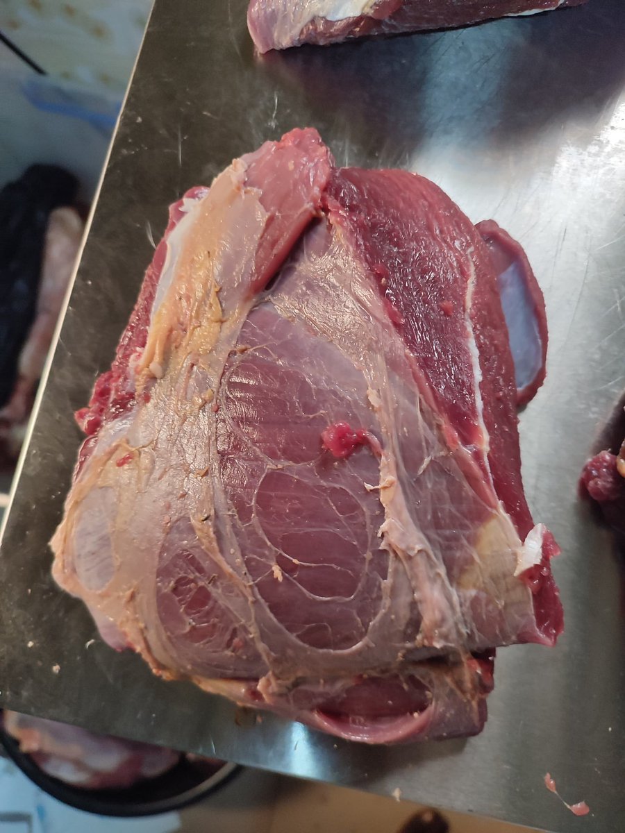 themeatcong's tweet image. Fresh meat lovers, gather here! 🥩
Soft cow leg, juicy goat meat, tender beef cuts all freshly sourced and delivered FAST
📍Lagos
You can order in full or cut portions
Send us a DM to place order or message
wa.me/2348181018114