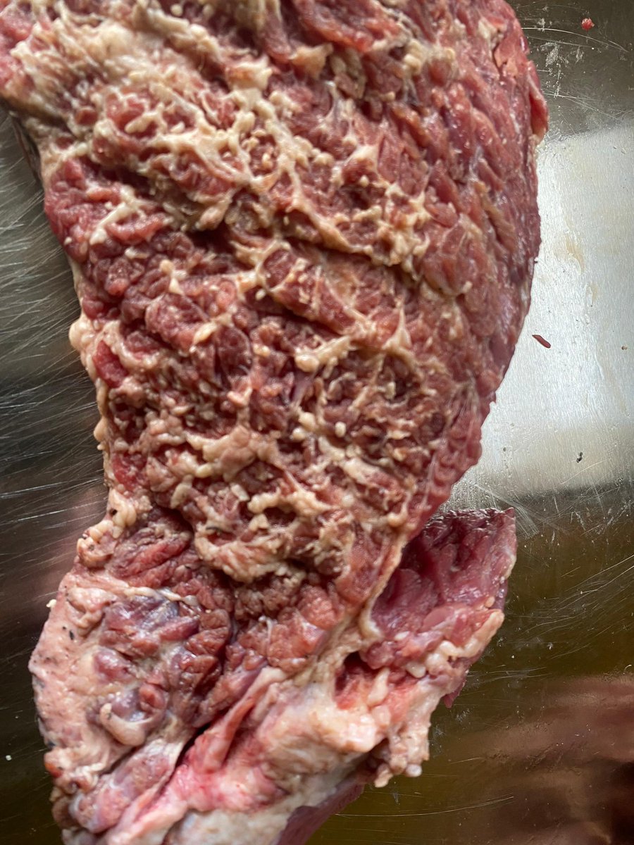 themeatcong's tweet image. Fresh meat lovers, gather here! 🥩
Soft cow leg, juicy goat meat, tender beef cuts all freshly sourced and delivered FAST
📍Lagos
You can order in full or cut portions
Send us a DM to place order or message
wa.me/2348181018114