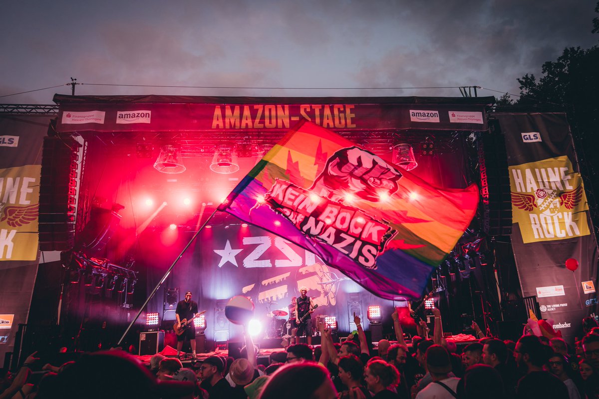 ZSKberlin's tweet image. Was zur Hölle? Danke @haunerock ! Das war wirklich völlig verrückt. Genialer Abend 😍🥂
(Fotos: @adina_scharfenberg_photography)