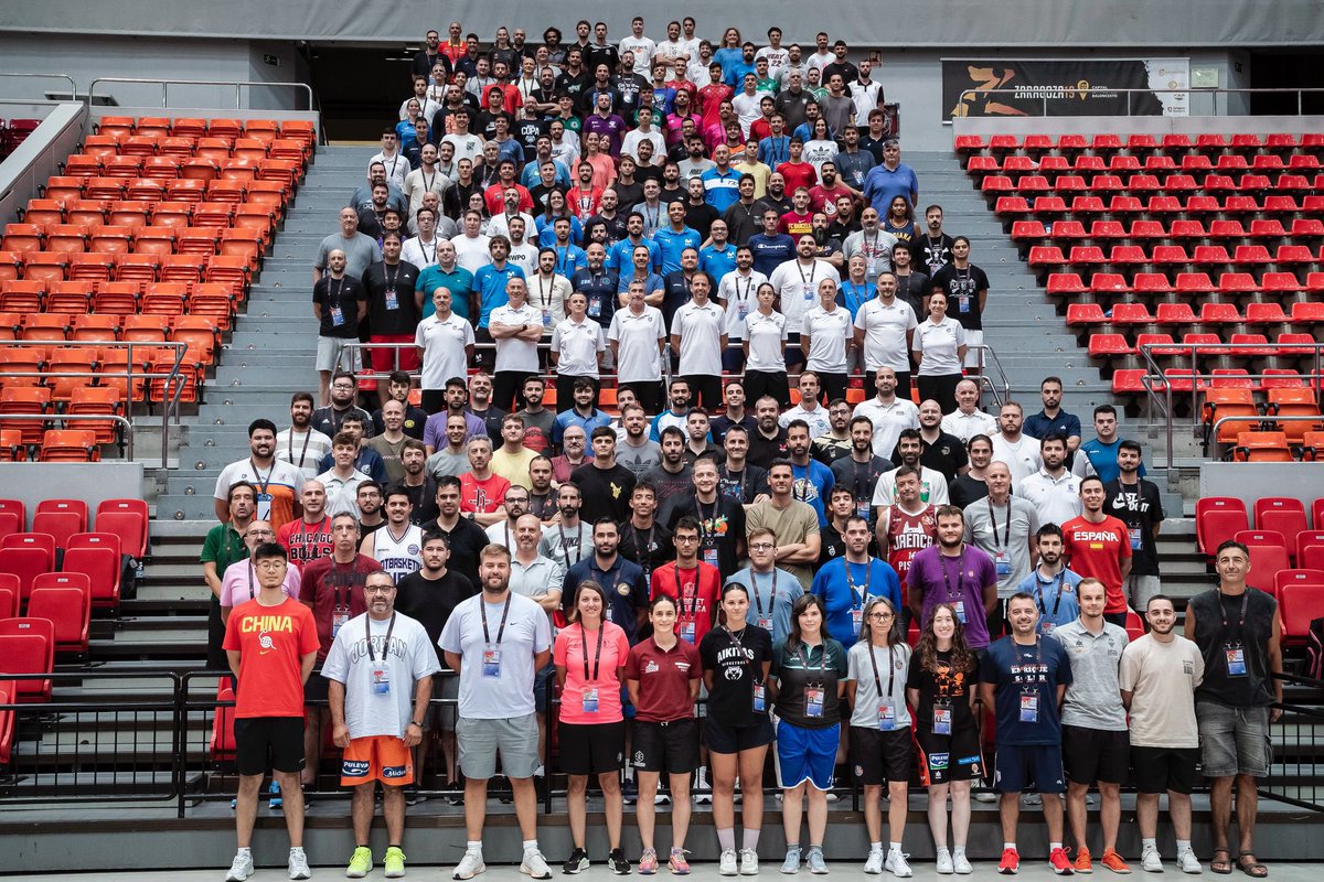 Dias muy intensos en Zaragoza, experiencias, entrenadores y charlas muy top! Pero sobre todo muchísimo baloncesto #CES2025 <a href="/fbcv_es/">FBCV</a> <a href="/BaloncestoESP/">Baloncesto España</a>  🏀🚀