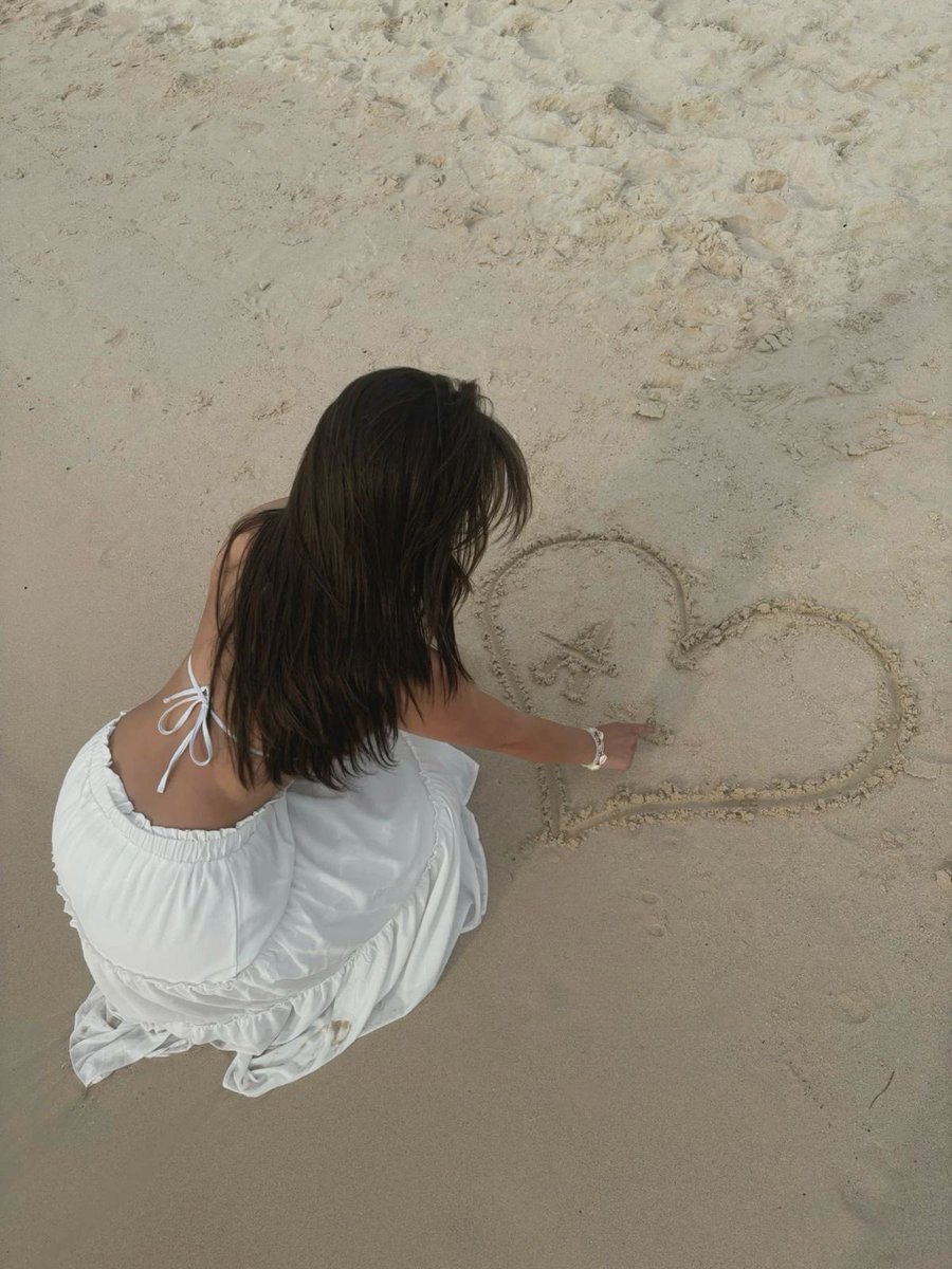Alba2171283's tweet image. Bonjour mes amis !😁
Décompte : Vacances - 1 jour 👍🏻
un cœur pour vous tous 🩵
Belle journée à vous tous , prenez bien soins de vous 😁😘🙏🏻🦋🥰✨✨🌸