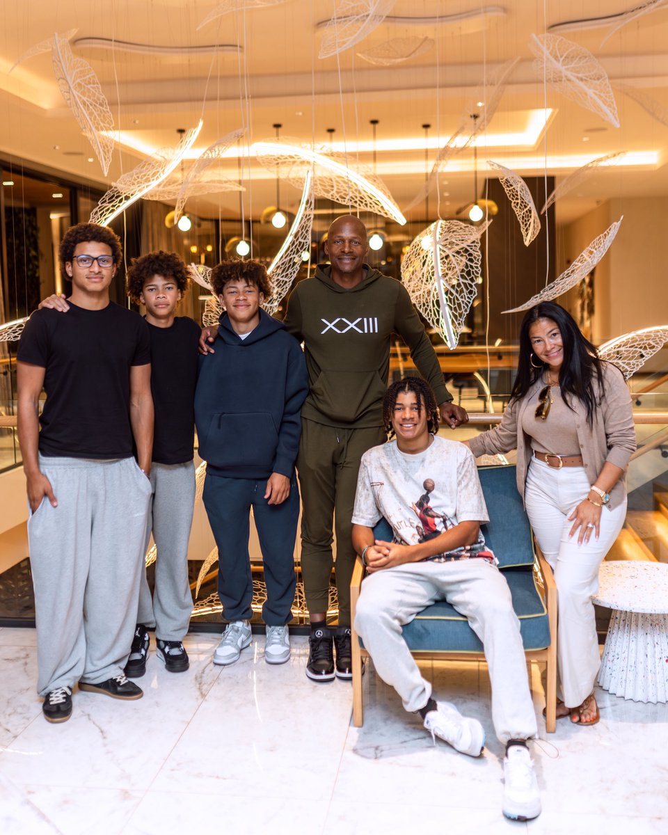 theBAL's tweet image. Welcome to the Land of a Thousand Hills, Ray Allen! ⛰️
NBA legend and Hall of Famer Ray Allen has touched down in Rwanda with his family! 🇷🇼
#VisitRwanda #BAL5