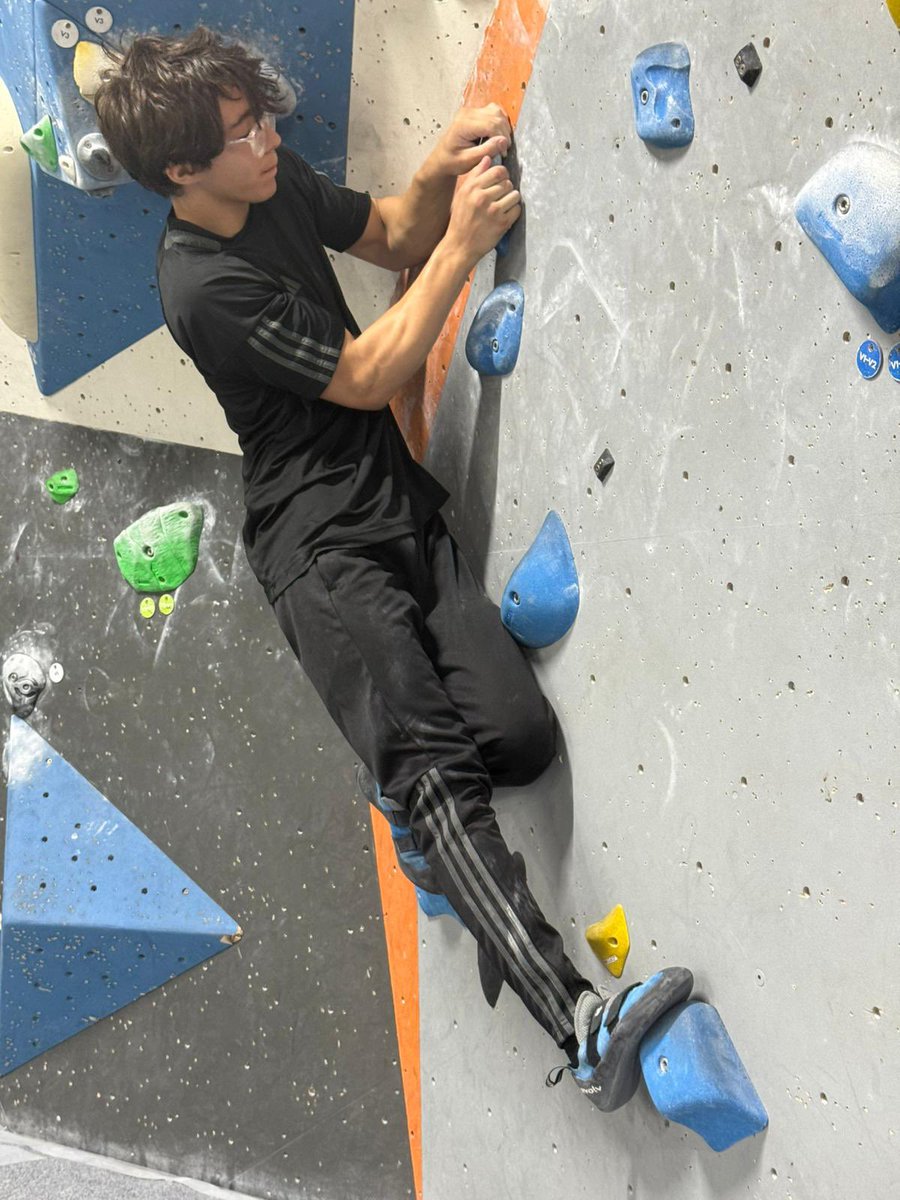 HaringeyLP's tweet image. It was brilliant to try out bouldering this week at Stronghold Climbing Centre in Tottenham. Other climbers couldn’t believe that it was this student’s first time on the wall. Impressive! #ThisIsAP