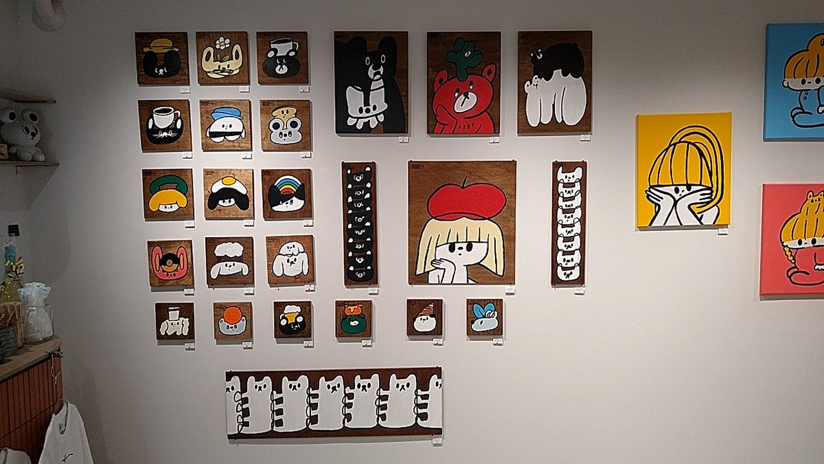 ch1ppei's tweet image. 高円寺はCLOUDSさんで開催されているDaffyさん(@daffydaffy_nft)の個展『Nani Noseru?』に行ってきた
なんというステキな空間なんですか
もう最高でした
カワイイにカワイイが乗っている
そりゃ最高でしょ
グッズももちろんだがダイカットパネルもゲット!
いつか原画も欲しいな
#daffy