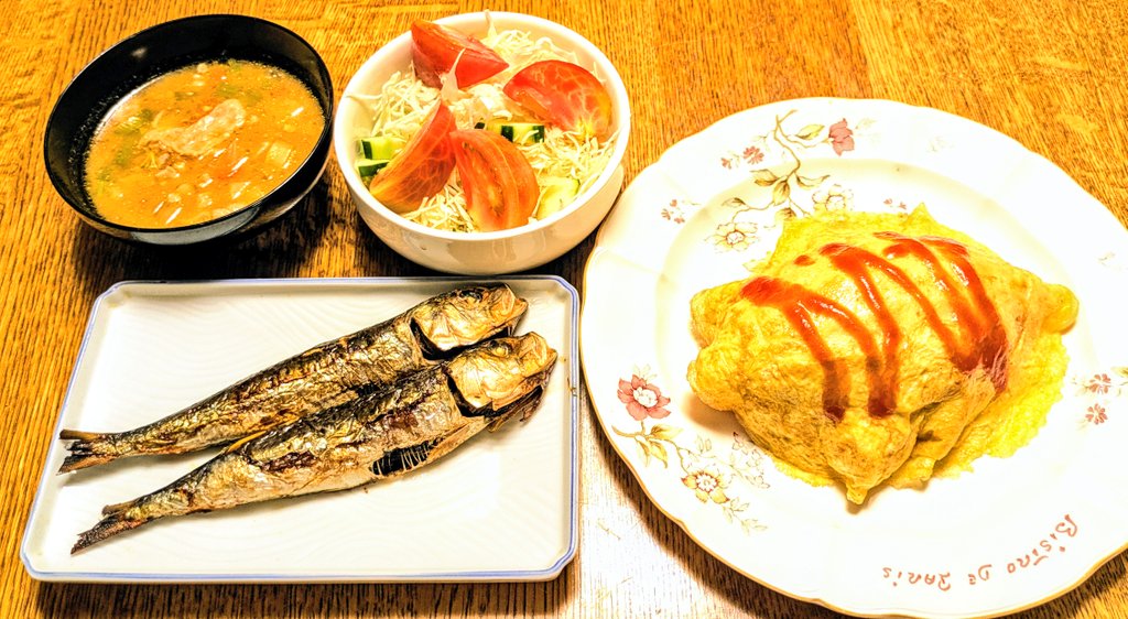 楽しい団欒を🙂😸
今晩の夕食は...🤤
オムライス🥚
いわし🐟️
サラダ🥗🍅
豚汁🐷

🏥退院から6日目🍀外来8回目🧍
