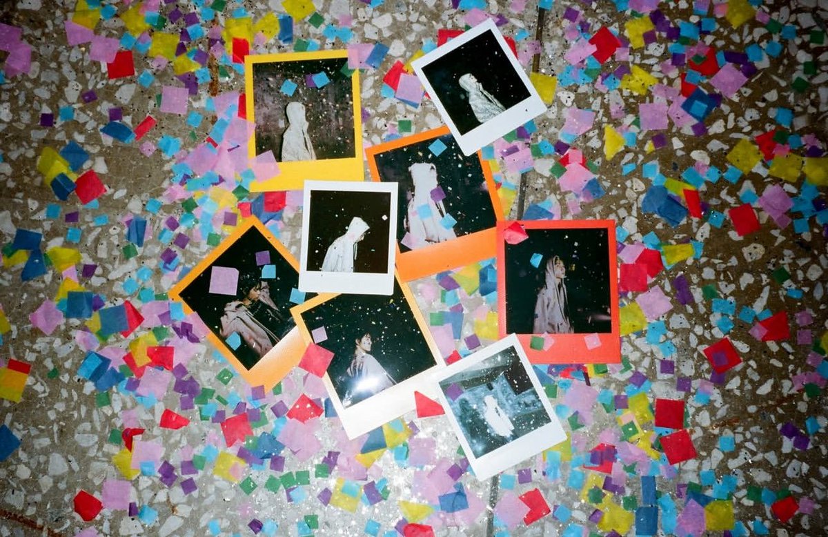 โพลารอยด์ในบั้ม?  ไหมนะ 555555