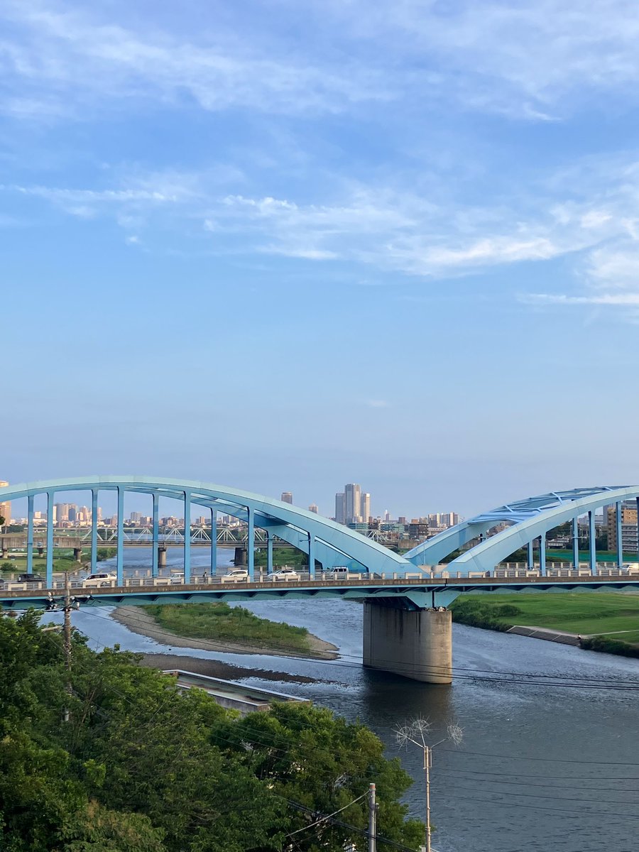 この都市と郊外が混ざり合ったような眺めが本当に愛おしい。離れるには惜しすぎる。