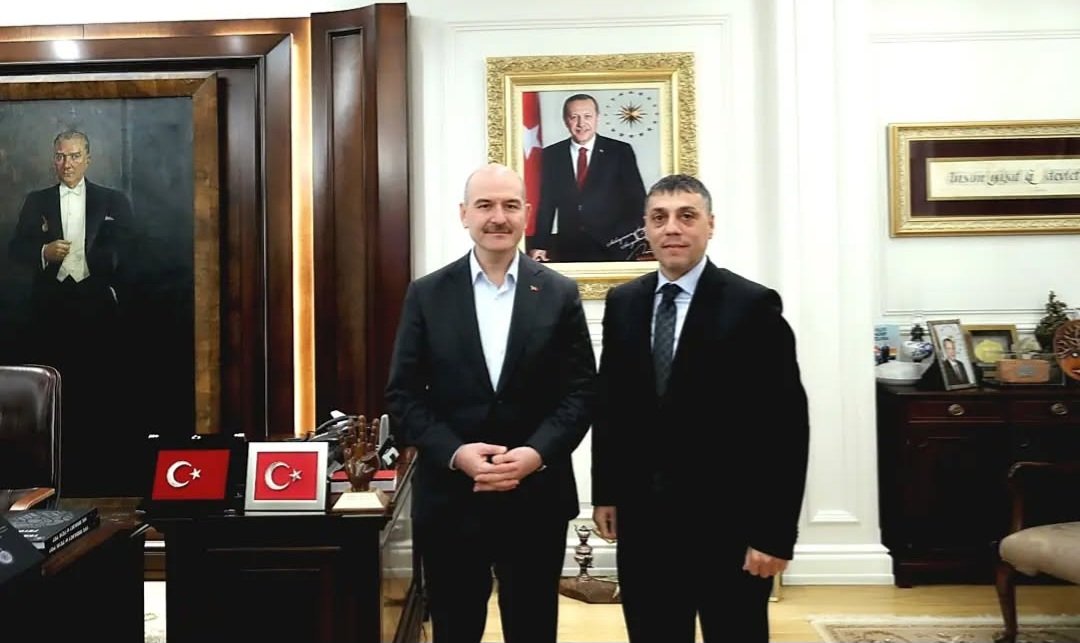 DHKP-C üyesi Adalet Karataş 
Sayın <a href="/suleymansoylu/">Süleyman Soylu</a> nun  Beyoğlu’ndaki ofisine keşif ve eylem hazırlığındayken yakalandı!
Sayın Bakanımıza geçmiş olsun dileklerimizi iletiyoruz.
Allah milletimizi ve devlet büyüklerimizi her türlü beladan korusun. 🇹🇷