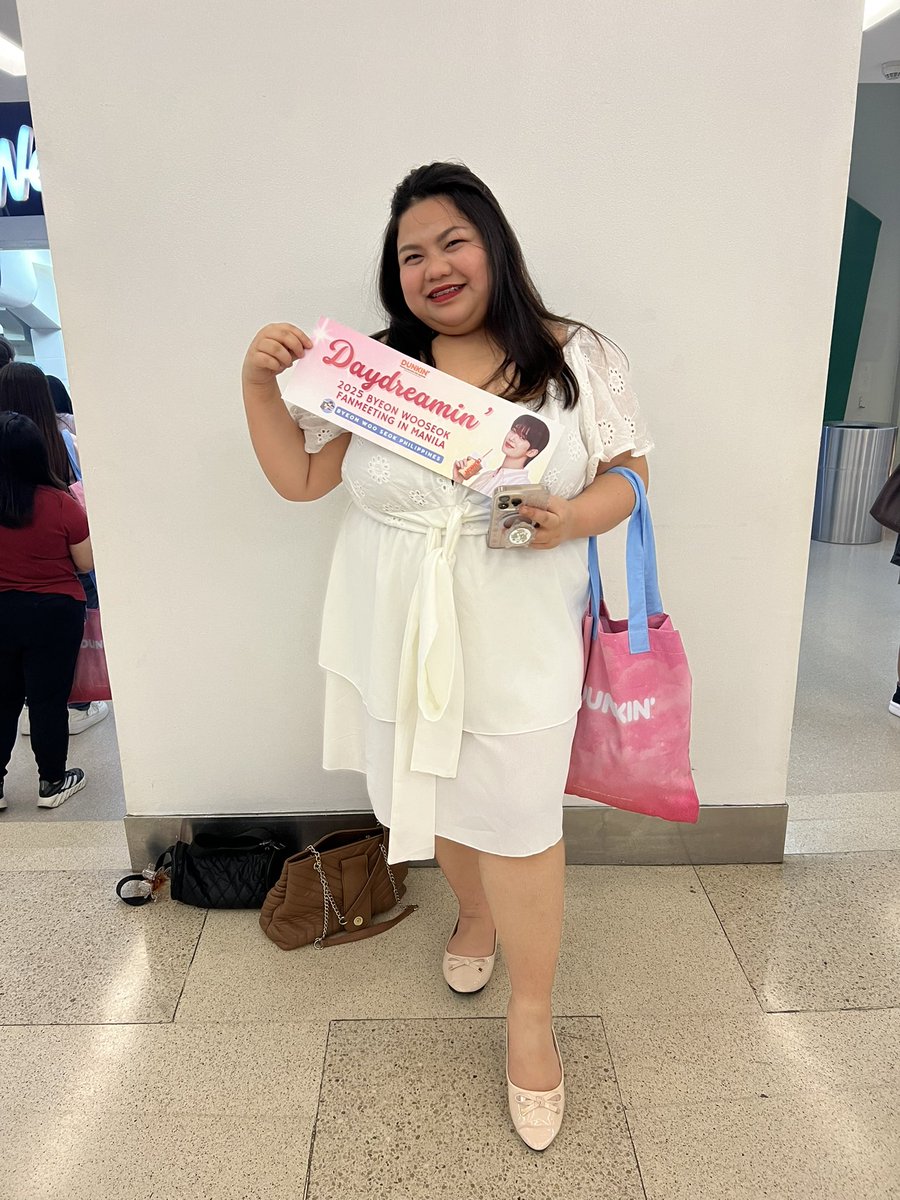 dunkinph's tweet image. OOTD: One Outfit To Daydream 👗 Flex your daydreamin’ OOTDs below! ✨ #𝐃unkinPH_𝐃aydreamin #ByeonWooseok_DunkinPH