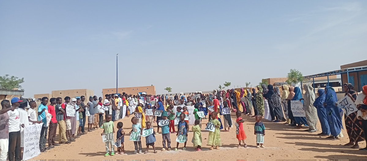 refugeesniger's tweet image. The tenth month of the peaceful protest in Agadez. Despite threats, violations and starvation, the refugees continue to demand their legitimate rights.
Agadez is not safe for refugees #KeepEyesOnAgadez
Day 300
@UNHCRNiger @TIPSOM_WCA @UN_News_Centre @UNGeneva @UKinNiger
