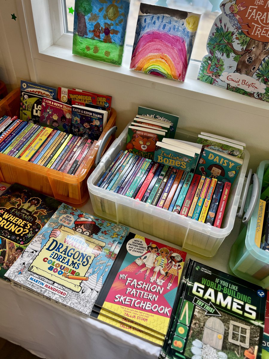 Pssst!! You know what rainy days are perfect for? Visiting a book shop!!!!!! 🤗📚 Open until 4pm today
