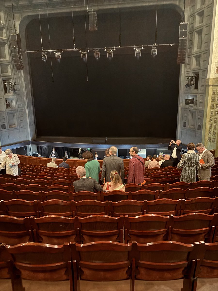 StevenIsserlis's tweet image. Returning from my first ever foreign trip in order to see an opera - Faurê’s glorious Pénélope (well worth the effort!). And the joy of travelling without a cello! Everyone should try it once…Only SLIGHTLY marred by the panics every five minutes :’Oh God - Where is it???’