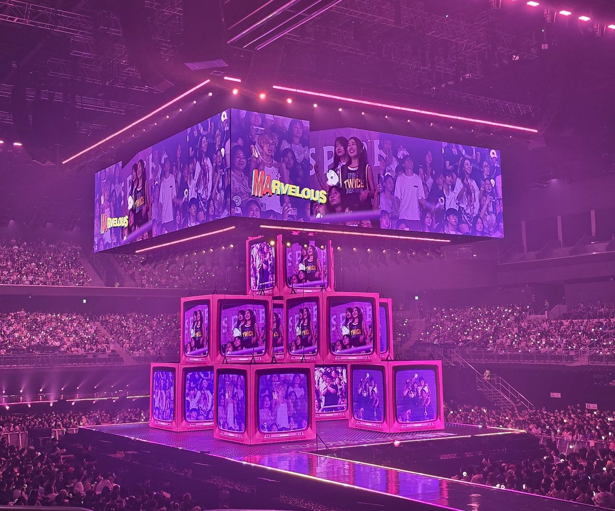 tzujuliee's tweet photo. THIS FUCKING SET-UP AND PRODUCTION?!! https://t.co/00RelhVppl