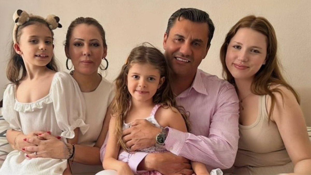 Manisa Büyükşehir Belediye Başkanı Ferdi Zeyrek'in kızı Nehir, mimarlık okuyacak.

CHP Genel Başkanı Özgür Özel: "Ferdi kardeşimin hepimize emanet olan kızı Nehir’imiz, çok arzu ettiği, baba mesleği olan mimarlığı okumak için gerekli puanı aldı. Hepimizin gözü aydın."