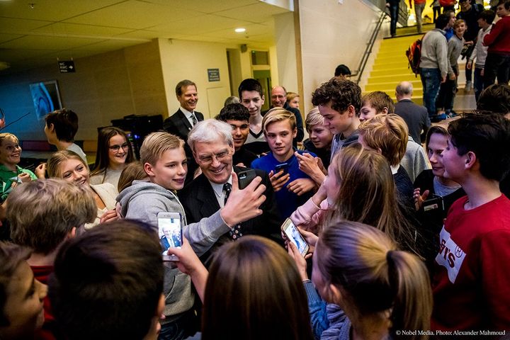 NobelPrize's tweet image. "One of the most important things as a scientist is that you have to be an optimist. If you’re a pessimist, a failed experiment will tell you that the whole idea is bad and you’ll quit. When you fail you have to continue."
- chemistry laureate Richard Henderson's advice.
