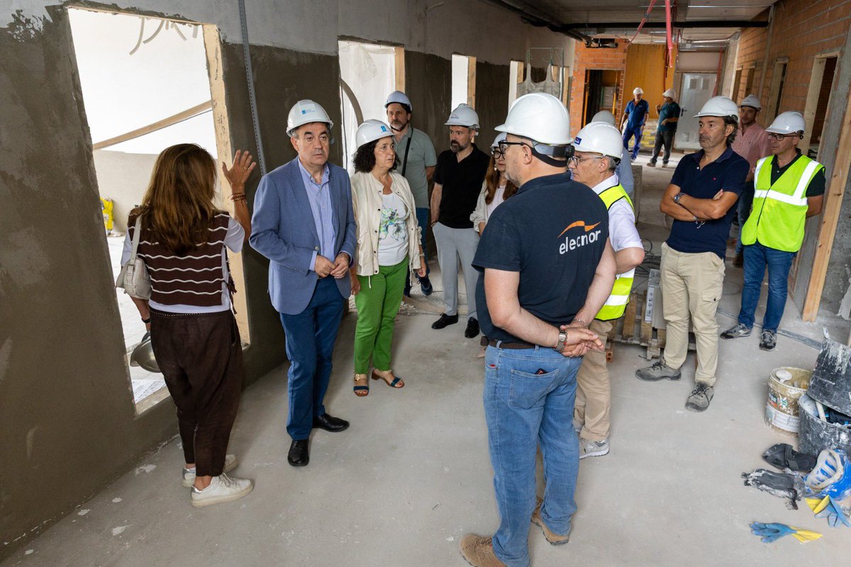 RomanLalin's tweet image. Suma e segue nas obras en centros educativos, especialmente no verán 

Na provincia da Coruña estamos acometendo 131 actuacións cun investimento de máis de 44 M€. Un exemplo? A ampliación do Instituto Eduardo Pondal de Santiago, que avanza a bo ritmo