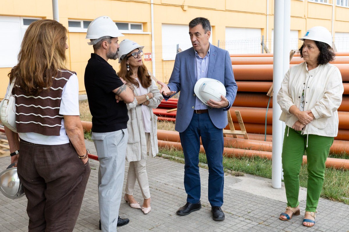 RomanLalin's tweet image. Suma e segue nas obras en centros educativos, especialmente no verán 

Na provincia da Coruña estamos acometendo 131 actuacións cun investimento de máis de 44 M€. Un exemplo? A ampliación do Instituto Eduardo Pondal de Santiago, que avanza a bo ritmo