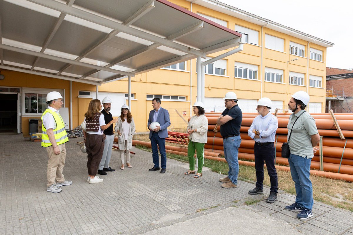 RomanLalin's tweet image. Suma e segue nas obras en centros educativos, especialmente no verán 

Na provincia da Coruña estamos acometendo 131 actuacións cun investimento de máis de 44 M€. Un exemplo? A ampliación do Instituto Eduardo Pondal de Santiago, que avanza a bo ritmo