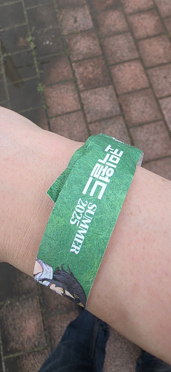 Xeno_trick's tweet image. 오늘 느긋하게 볼일을 보고 출발했는데...
깨달은게 있다 이제 왠만하면 더울때 빨리 갈수 있는게 아니면 행사는 피해야할듯... 땀이 비오듯 나와서 긴급으로 겨우해결...
몇분은 뵈었지만 리턴을 받아야하는고로 현장에서 호평해준 솔맹님과 넬리님 사인이라도
@solmaeng0
@nelly_coss
@EHAN_cos