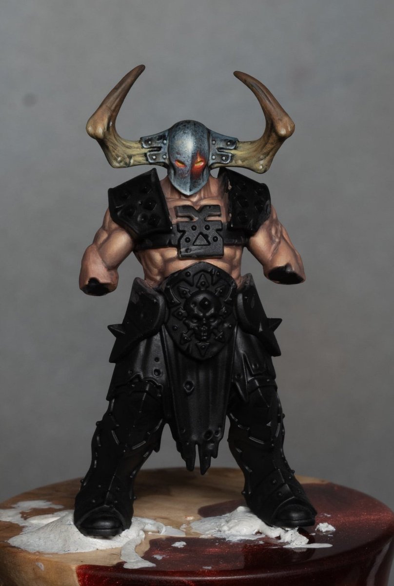 Daemonrich's tweet image. Games Workshop sent me the new Khorne Deathbringer as an early review copy. He's very angry and horny 😂. I love the sculpt and if you don't like the horns you're wrong 😄.
#WarhammerCommunity #PaintingWarhammer #AdWip
#NewAOS #BladesofKhorne