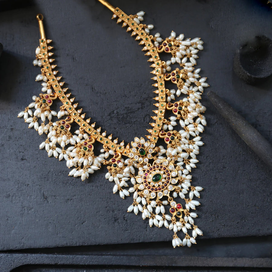 அண்ணன பாக்க போனேன்.வாடா பாப்பா ன்னு கார்ல கூட்டிட்டு போனான்.என்ன இது சாப்டுற கடை மாதிரி கூட இல்லையே,எங்க கூட்டிட்டு வந்துருக்கான்னு பாத்தா நகைக்கடைக்கு கூட்டிட்டு போயி நகை வாங்கிக்கன்னு சொல்றான்🥹❤️ சரி, Bday gift ன்னு வாங்கிட்டு வந்துட்டேன்❤️.
நன்றி <a href="/JKlivez/">JK </a>