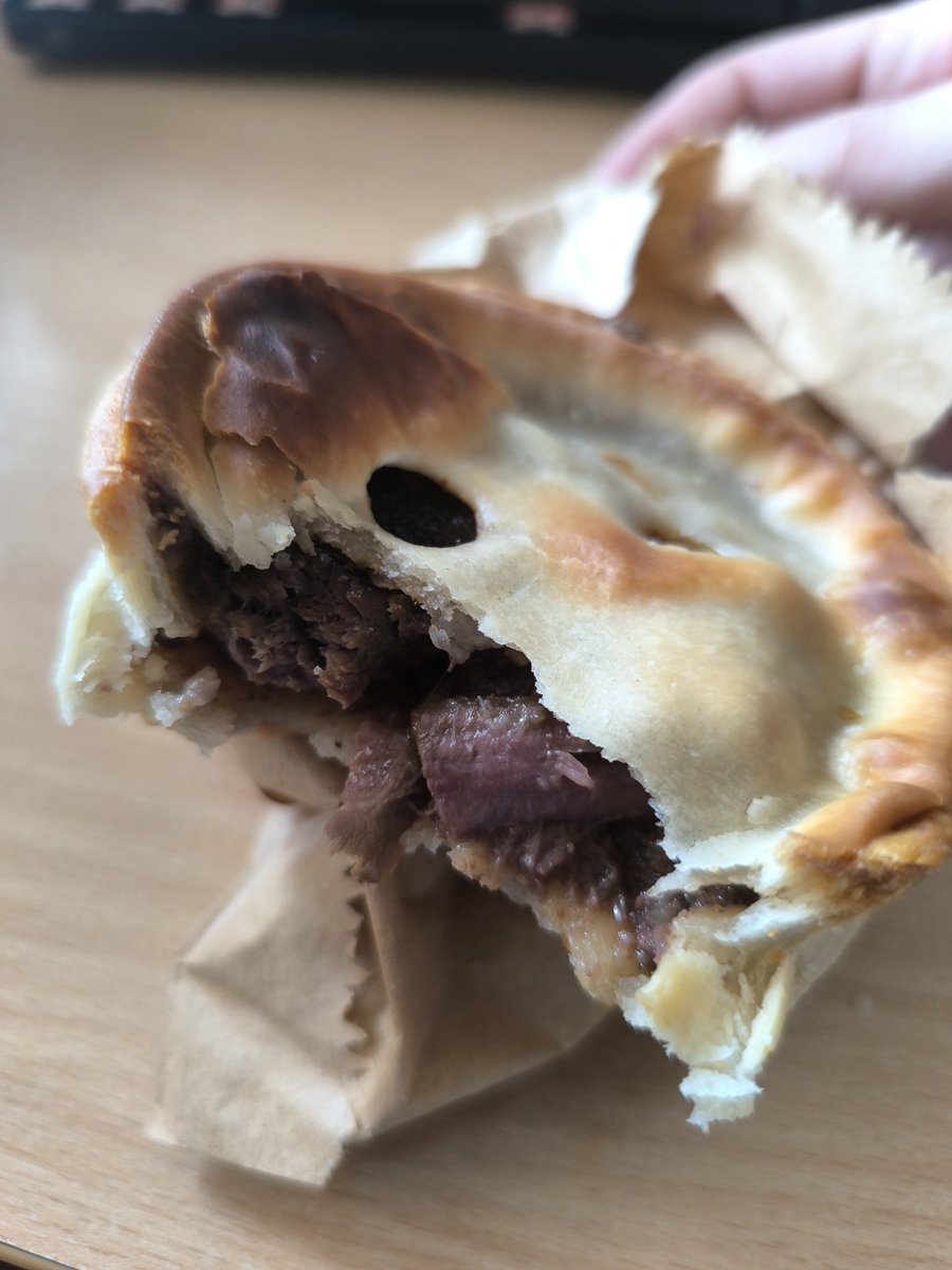 yoimnotsecond's tweet image. After work breakfast
(Steak pie)
Should&apos;ve got 2 more