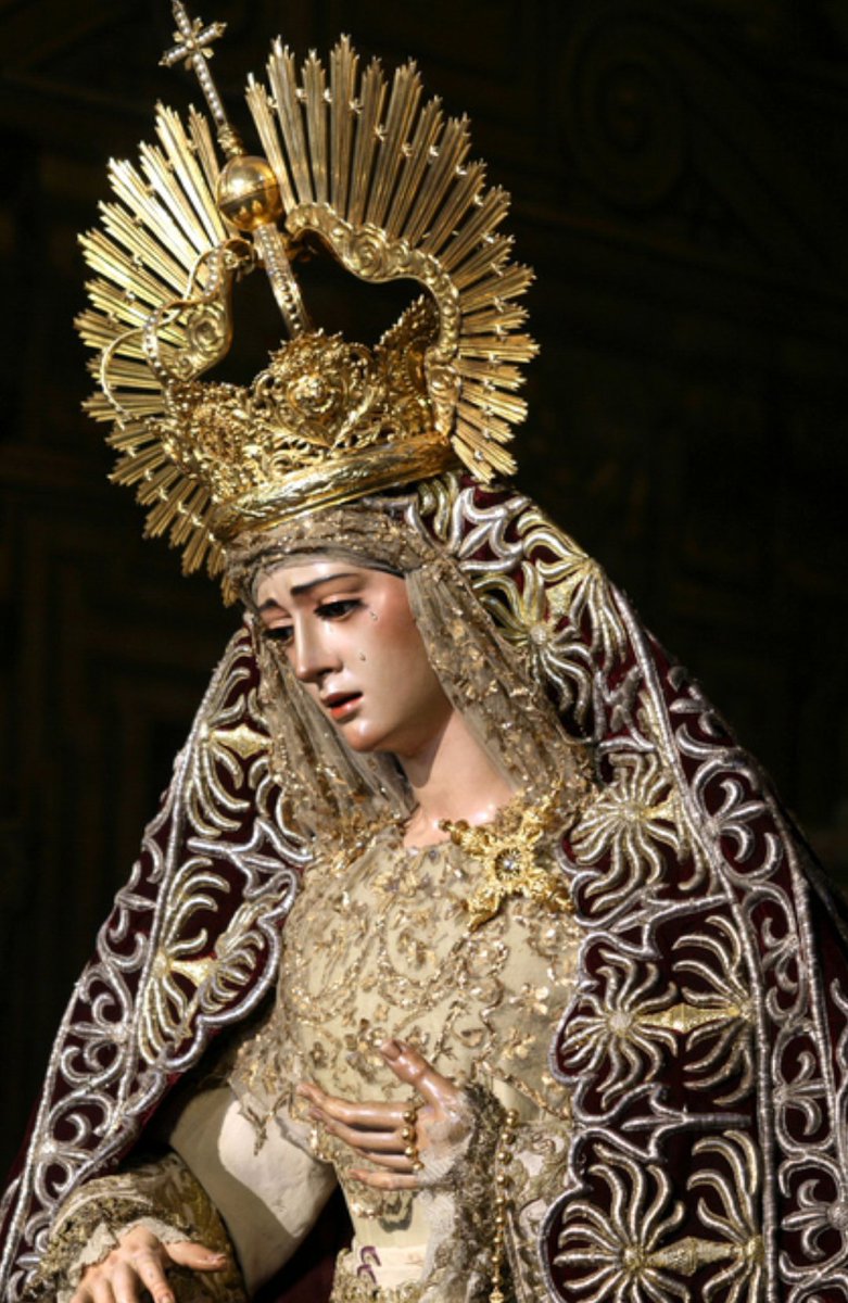 La Virgen del Socorro de la <a href="/Hdad_Amor/">Hermandad del Amor</a> portando el manto de la Virgen del Valle, cuando residía de manera temporal en La Anunciación por obras en la Colegial de El Divino Salvador.