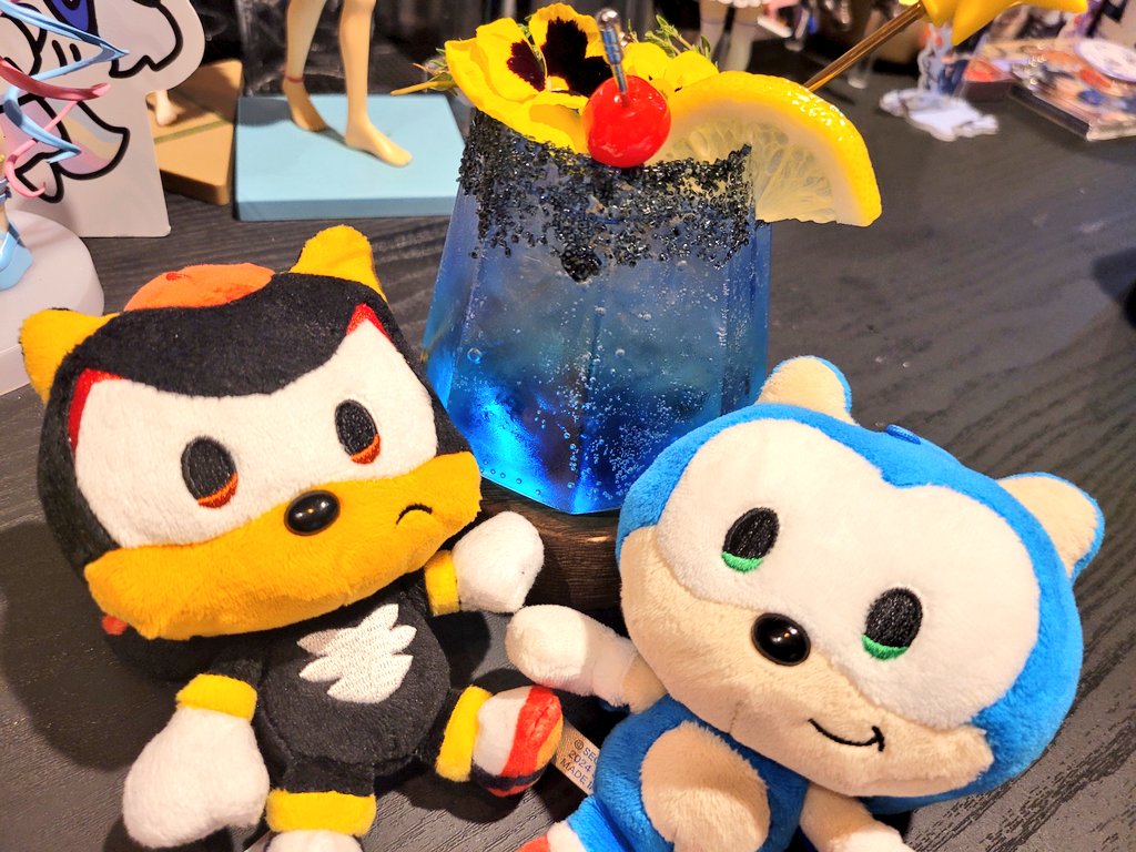 star_for_sonic's tweet image. "그림자는 빛이 비추는 방향을 알려준다"
"그림자를 감싸주는 빛"
처음 주문해보는 거라 오늘은 가볍게!
샤소니 라고 하기엔 애매해진 소나도우 칵테일!
홍대 비밀기지 입니다~(ゝω・´★)