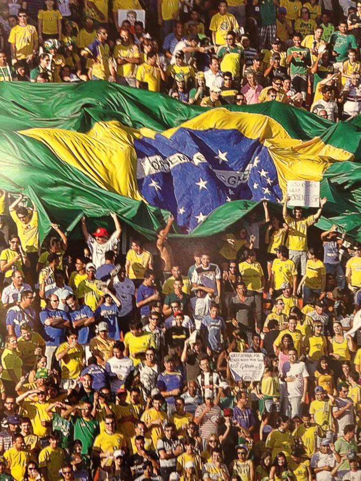 ShockFeed1's tweet image. 🚨NOW: Donald Trump considers raising tariffs on Brazil from 50% to 100% and even blocking satellite & GPS access.
He called the electronic ankle monitor on Bolsonaro “a declaration of war.” 🇺🇸🇧🇷⚠️